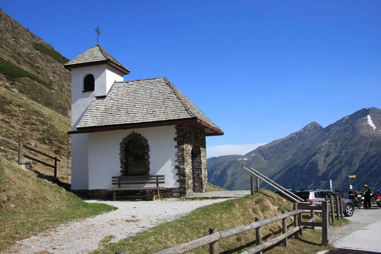 A Complete Guide to TPO Roofing: Benefits, Installation, and Comparison